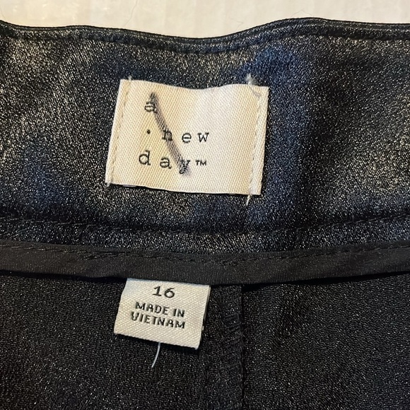 New-a new day-16-black-high-rise, satin, pleated, wide leg, slouchy, cargo pants - Picture 9 of 15